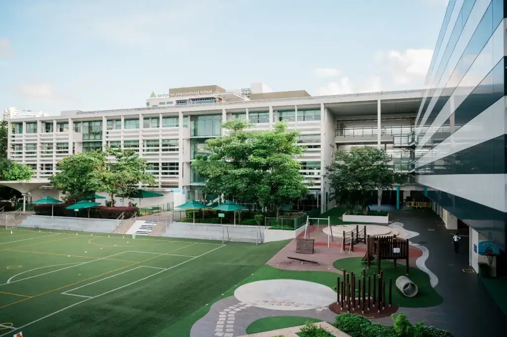 AIS Singapore Field
